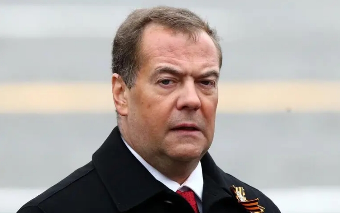 Medvedev acuză Finlanda de pregătiri militare și reclamă despăgubiri istorice